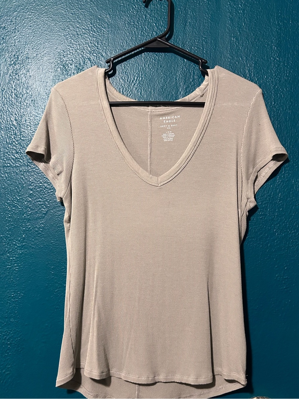 American Eagle Outfitters Taupe V-Neck Short Sleeve Tee